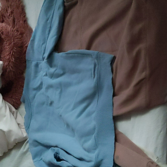 Sweaters - Picture 2 of 5